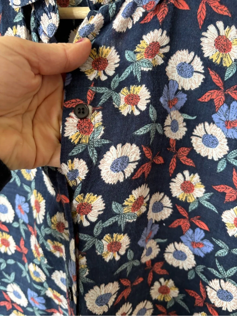 Women's Navy Floral Short-Sleeve Button-Down Shirti - Picture 3 of 6